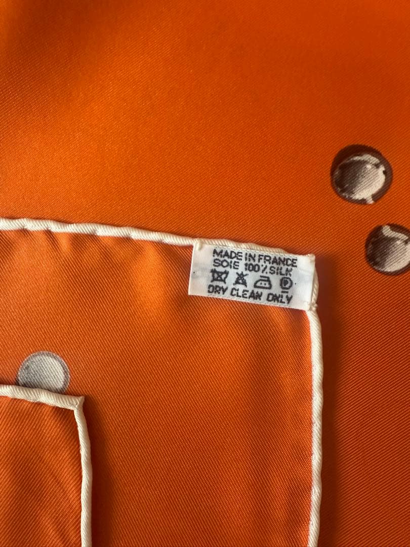 【美品】HERMÈS カレ90 銀の雫 オレンジ シルク100% 美品】HERMÈS カレ90 銀の雫 オレンジ シルク100% HERMES - エルメス