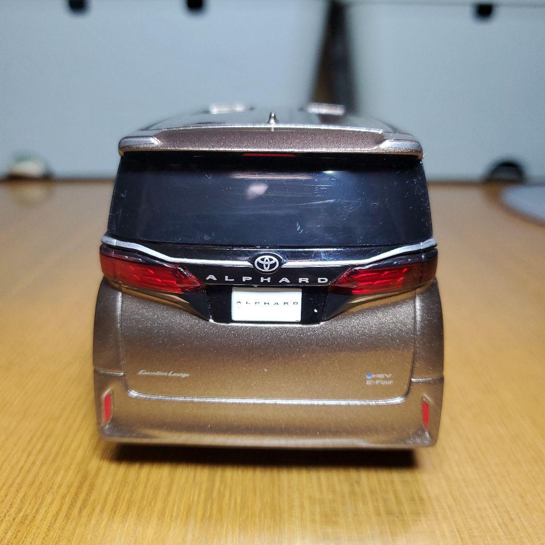 トヨタ アルファード　ブラウン