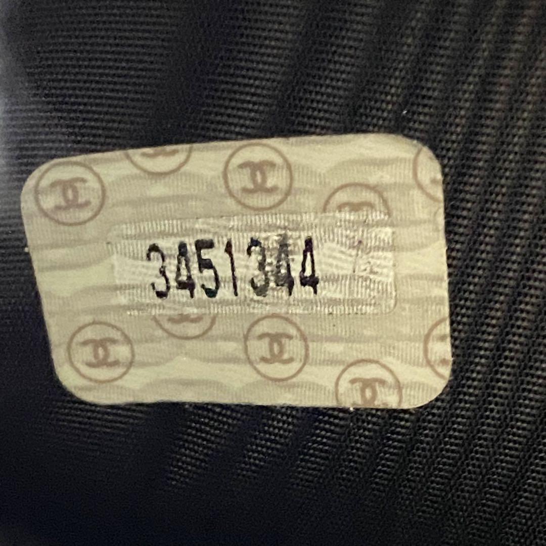 CHANEL キャビアスキン二つ折り長財布　 CHANELカードあり