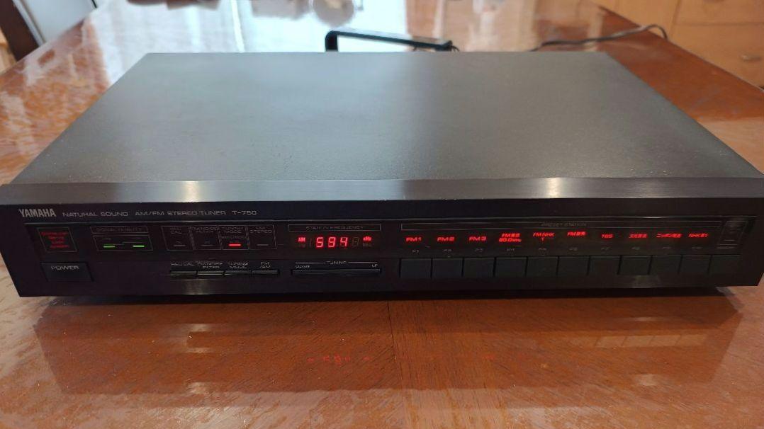 YAMAHA AM/FM STREO TUNER T-750