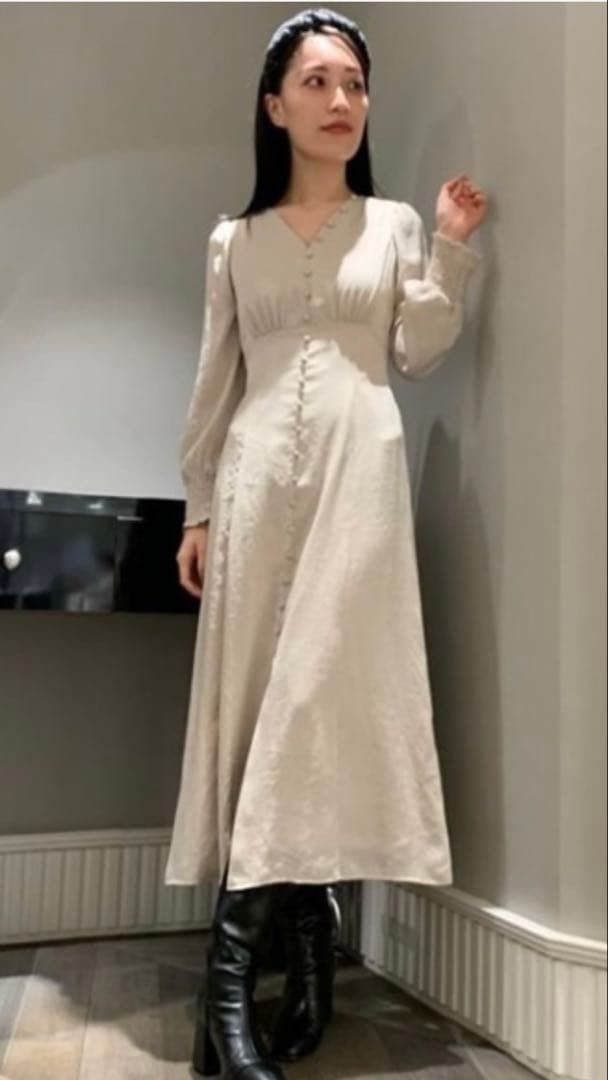 美品　CELFORD ウエストリボン付きベージュワンピース