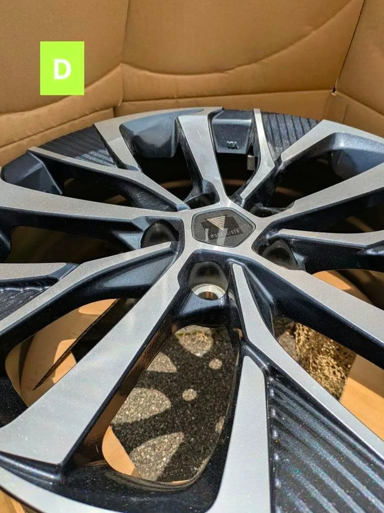 〈美品〉ヴォクシーモデリスタホイール 4本セット(キー付ホイールナットセット) 〈美品〉ヴォクシーモデリスタホイール 4本セット(キー付ホイールナットセット)