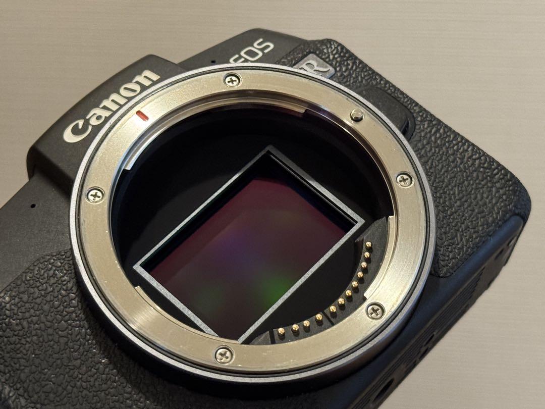 Canon EOS RP ミラーレス　純正バッテリー2本と充電器付属　レンズ別売