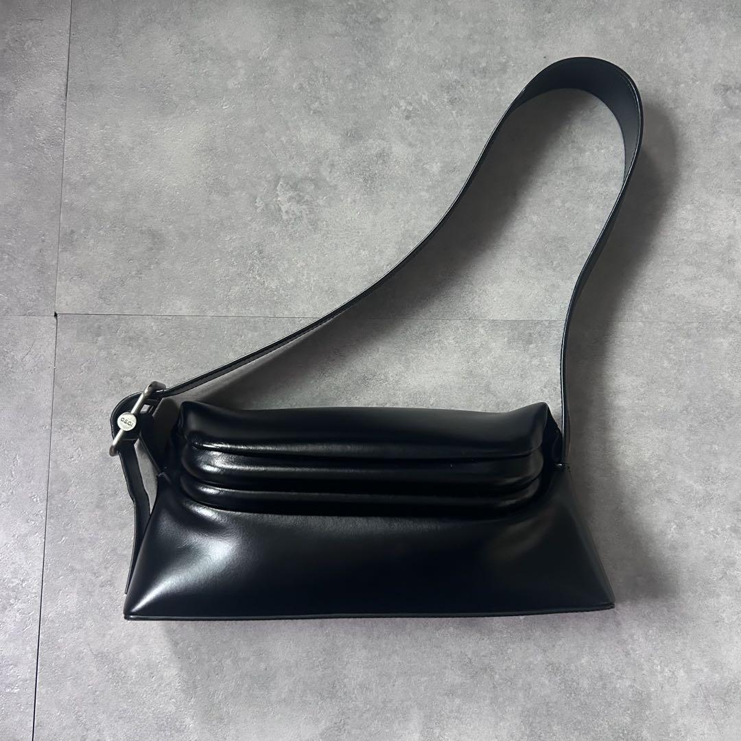 【袋付き美品❗️】osoi folder brot ショルダーバッグ　レザー　黒