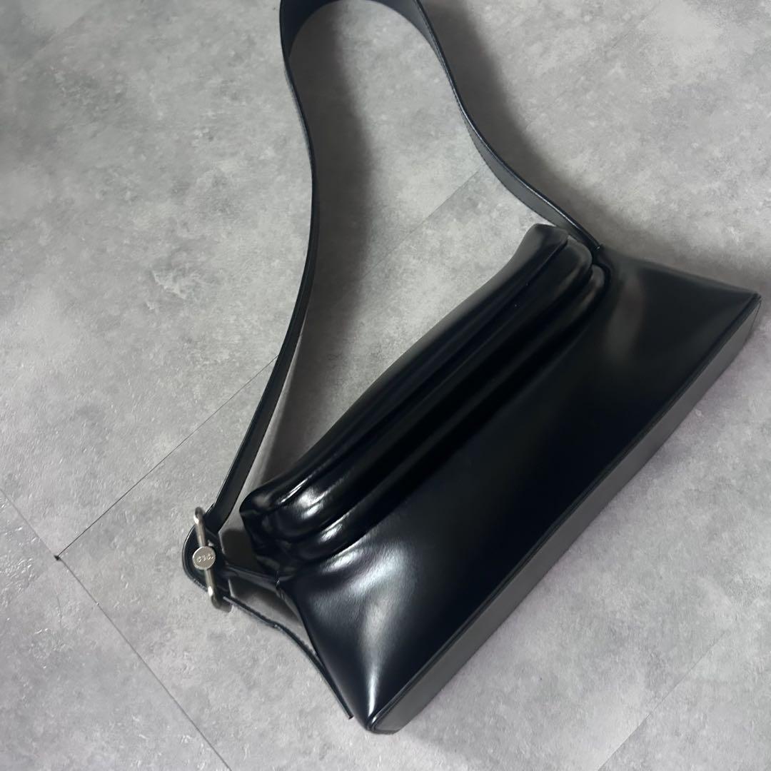 【袋付き美品❗️】osoi folder brot ショルダーバッグ　レザー　黒