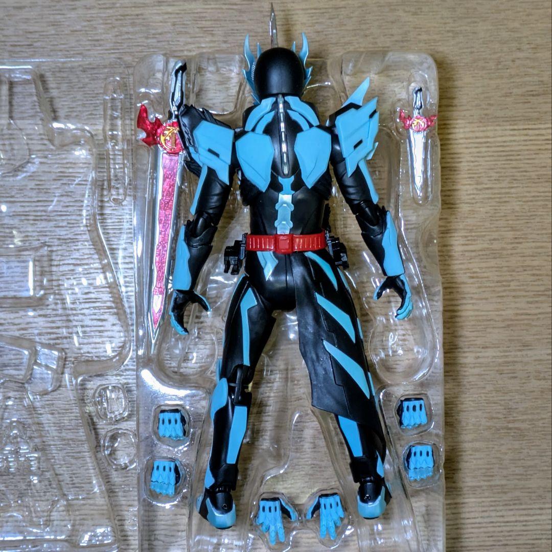 S.H.Figuarts 仮面ライダーセイバー プリミティブドラゴン