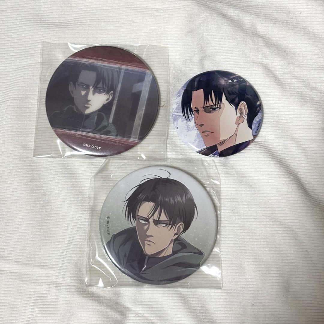 進撃の巨人 ビッグ缶バッジ 3個セット　リヴァイ 進撃の巨人 リヴァイ 缶バッチ3個セット - メルカリ