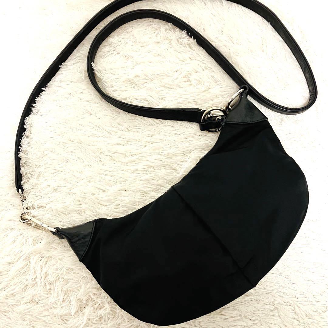 超美品 PRADA プラダ ミニ 三日月型 ショルダーバッグ ブラック 超美品 PRADA プラダ ミニ 三日月型 ショルダーバッグ ブラック