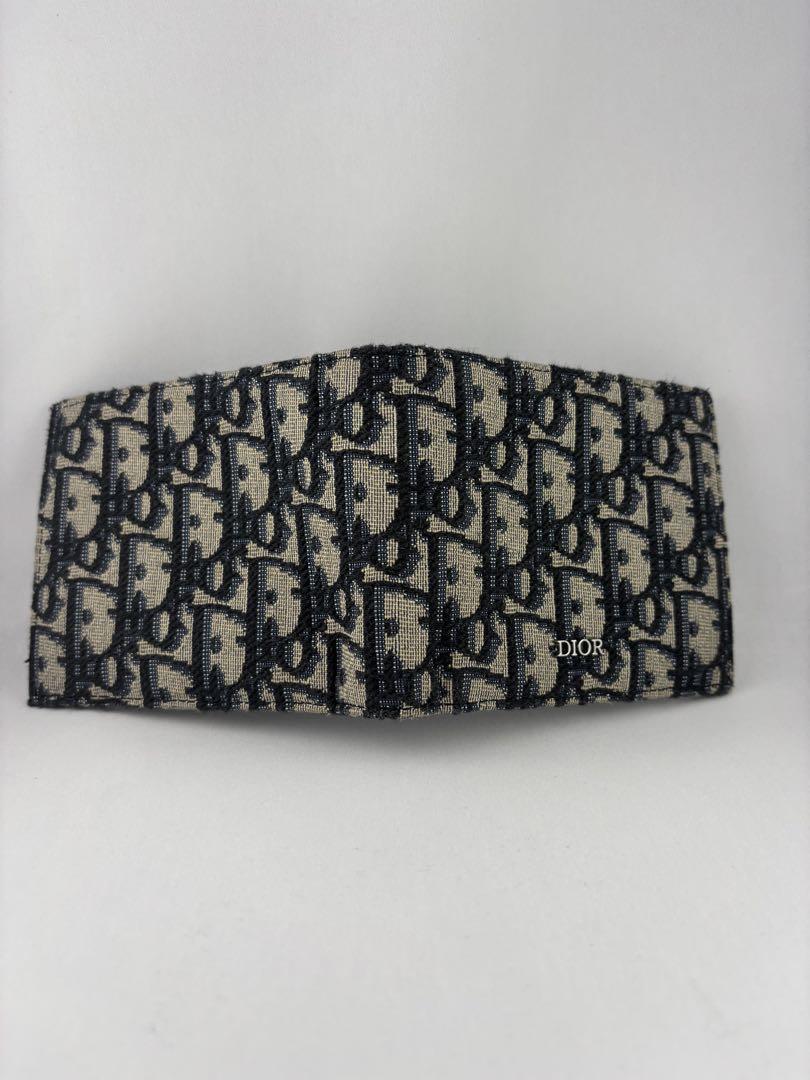 Dior モノグラム 二つ折り財布　美品　早い者勝ち。