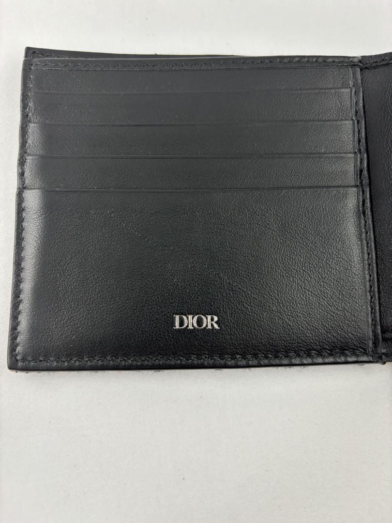 Dior モノグラム 二つ折り財布　美品　早い者勝ち。