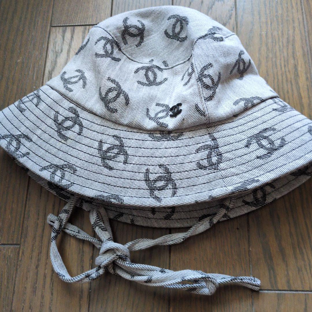 帽子　バケットハット　白　黒　　美品