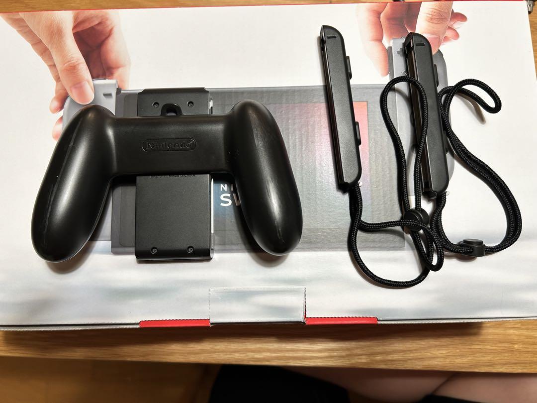 Nintendo Switch(マイクロSD64G・純正ケース付)