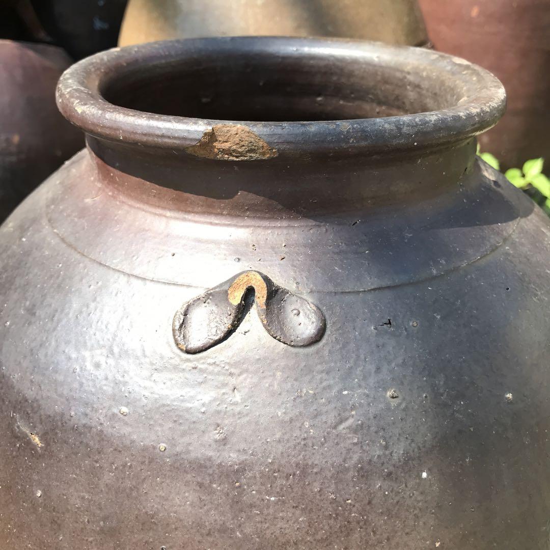 手描き陶器の丸型壺 黒色陶器の丸型壺 - メルカリ