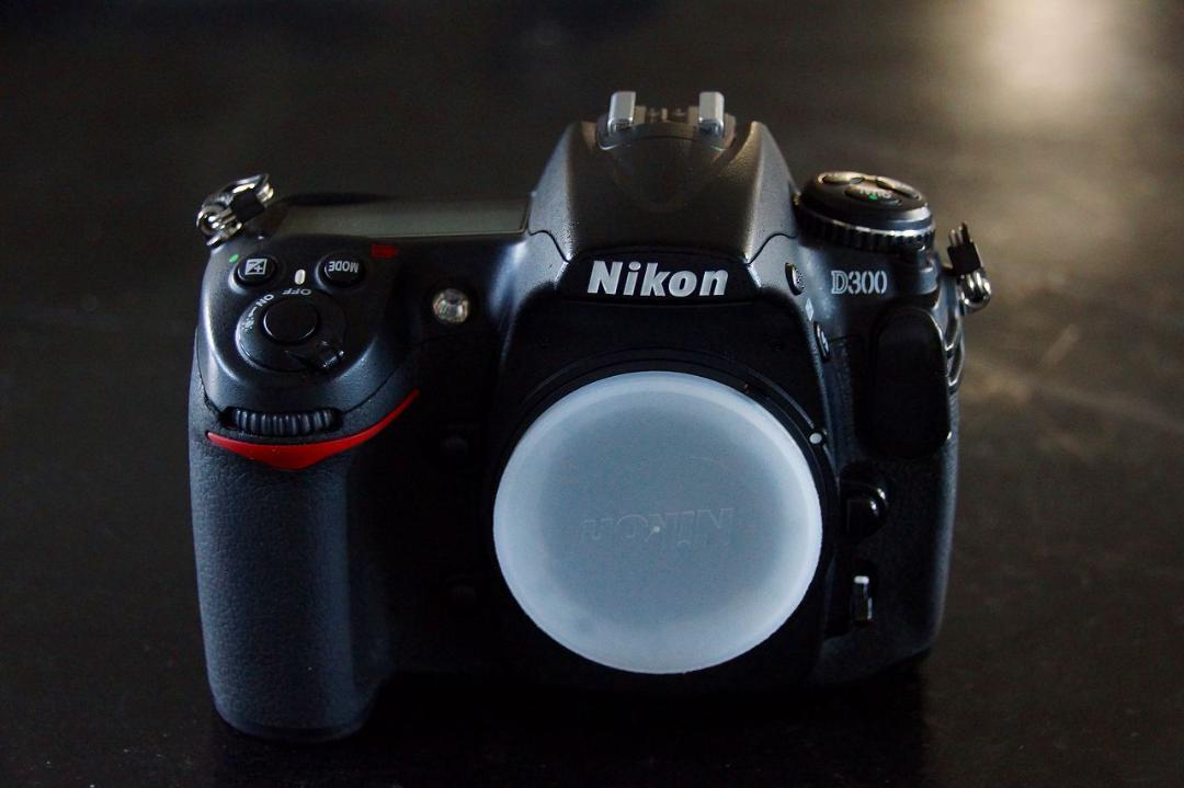 Nikon D300 デジタル一眼レフカメラ