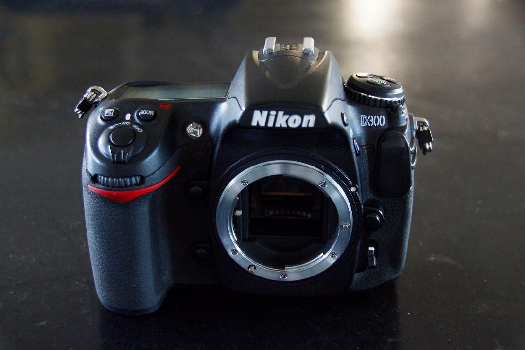 Nikon D300 デジタル一眼レフカメラ