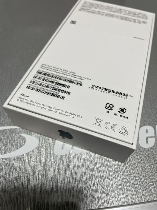 在庫最新作 定価55 第2世代 128GB ブラック 5WFMD-m11167302151 800円 iPhoneSE お買い得人気