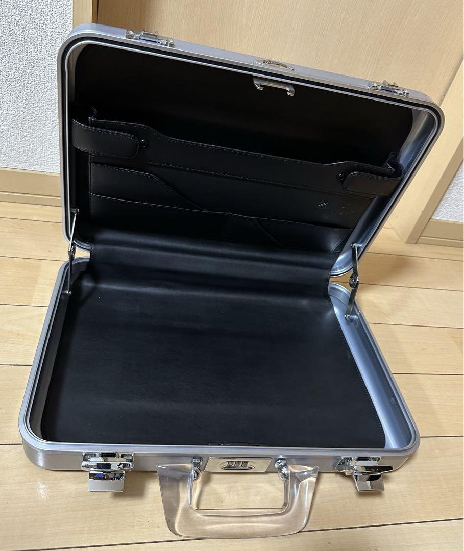 ZERO HALLIBURTON  クリアハンドル
