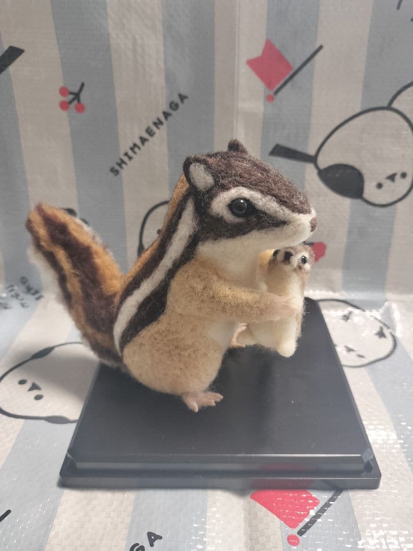 羊毛フェルト シマリスの親子　 約12cm.5cm
