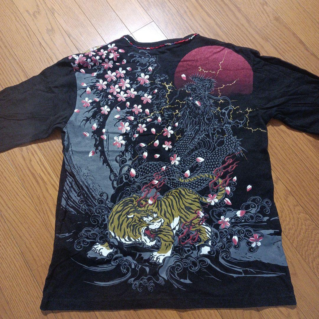 虎と桜の長袖カットソー
