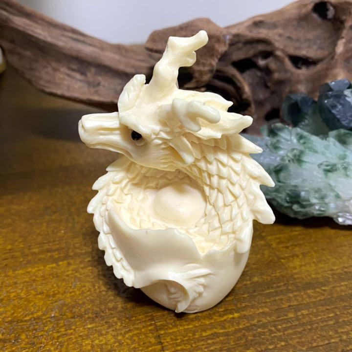 本物の販売 ★天然★植物象牙★ヤシの種子★龍 ドラゴン★置物★オブジェ★スフィア台座★ 本物の販売 ★天然★植物象牙★ヤシの種子★龍 ドラゴン★置物★オブジェ★スフィア台座★