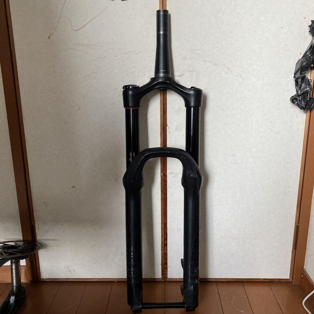 最寄駅は明大前駅ですrockshox yari 27.5 ブースト 170mmストローク