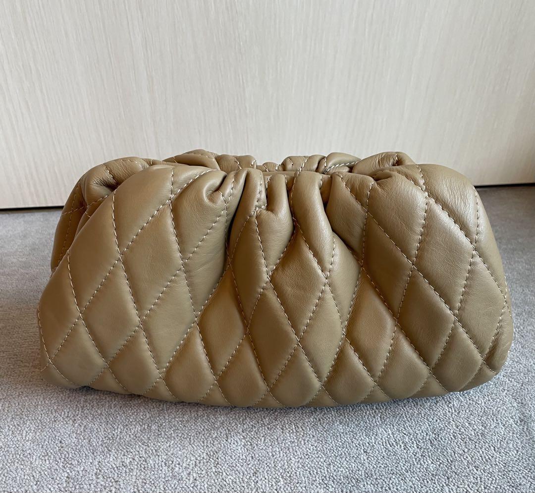 ベージュ