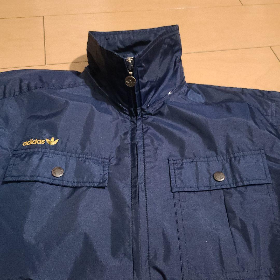 アディダス