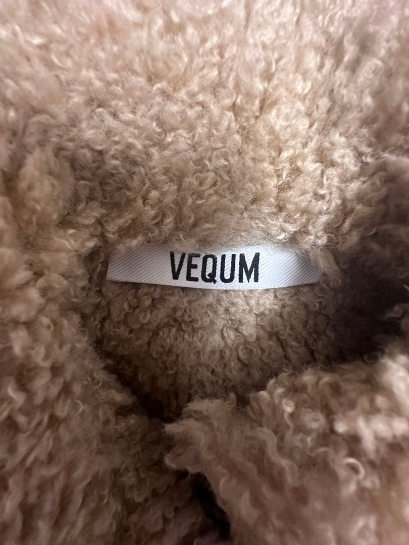 ムートンベスト