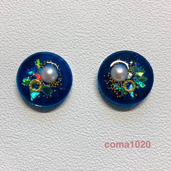 128 キラキラネイビー レジン ピアス イヤリング - メルカリ