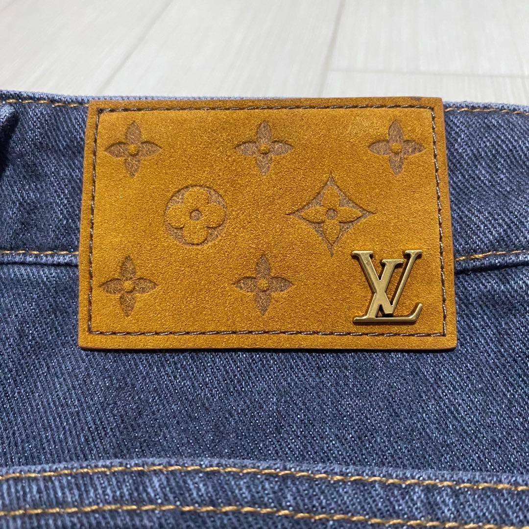 新品タグ付き ルイヴィトン モノグラムフラワーデニムパンツ ジーンズ 現行モデル 新品タグ付き ルイヴィトン モノグラムフラワーデニムパンツ ジーンズ 現行モデル