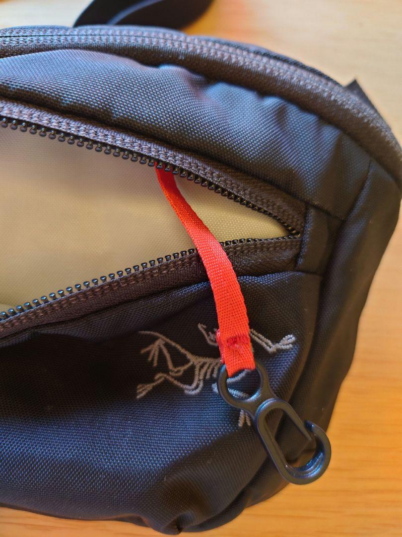 【美品】ARC'TERYX ブラック サコッシュ マンティス 2