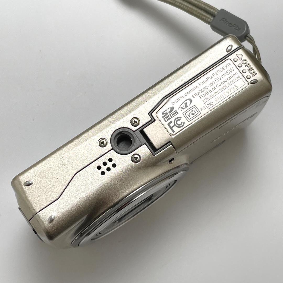 フジ FUJIFILM FINEPIX F200 EXR シャンパンゴールド