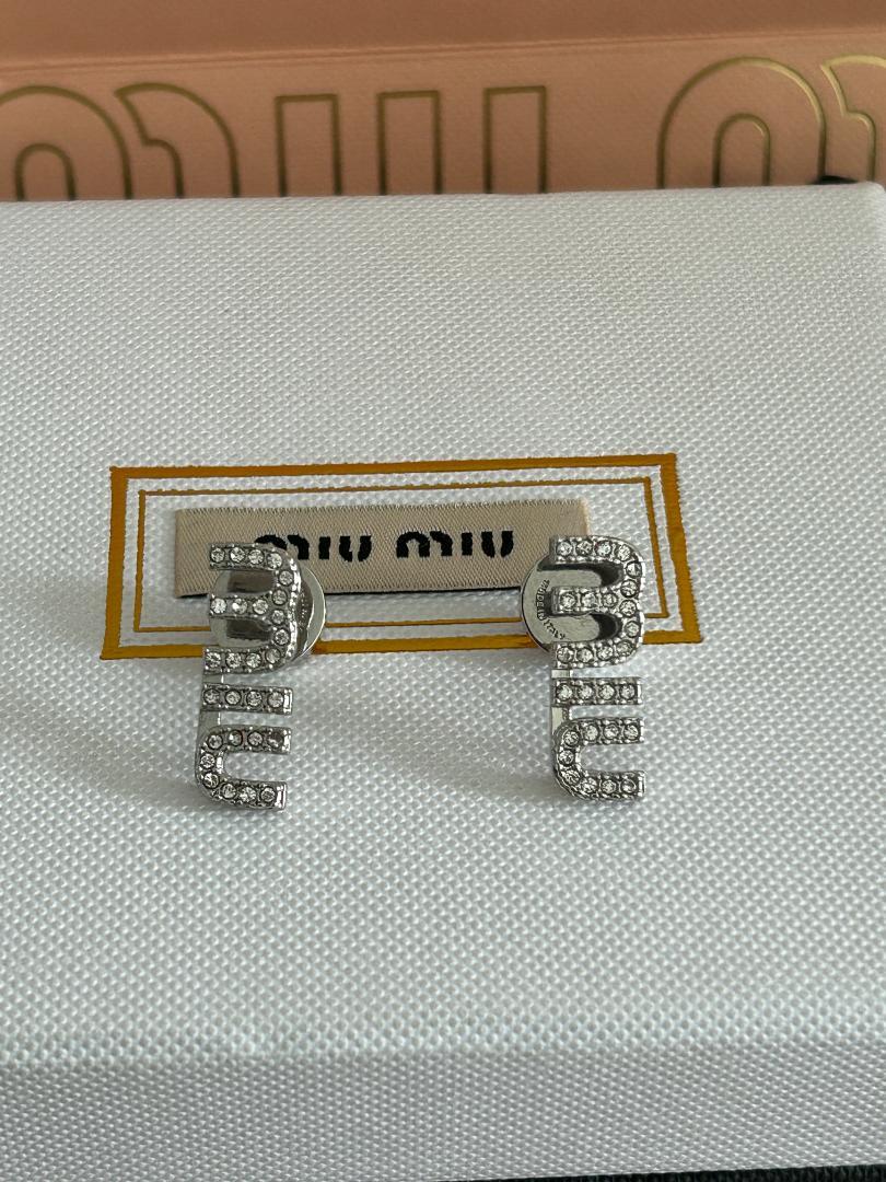 【美品✧】ミュウミュウ クリスタル付 メタル ピアスシルバー