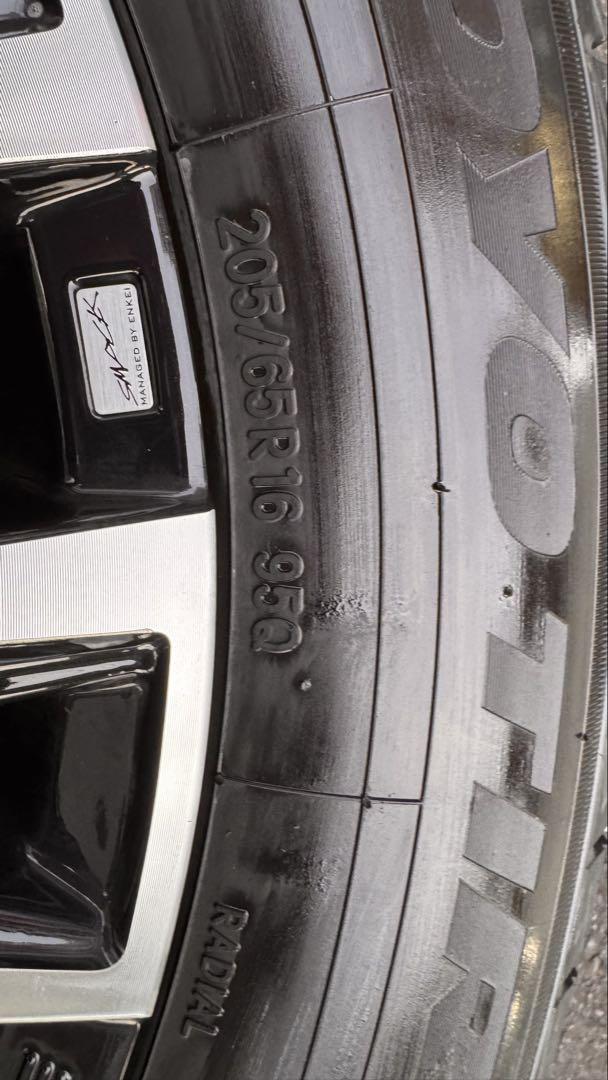 トーヨータイヤ　オブザーブGIZ3 205/65r16 1個目