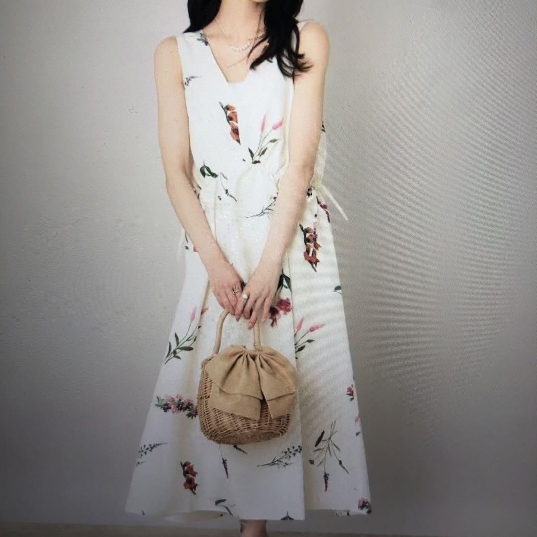 新品❣️Vネックワンピース