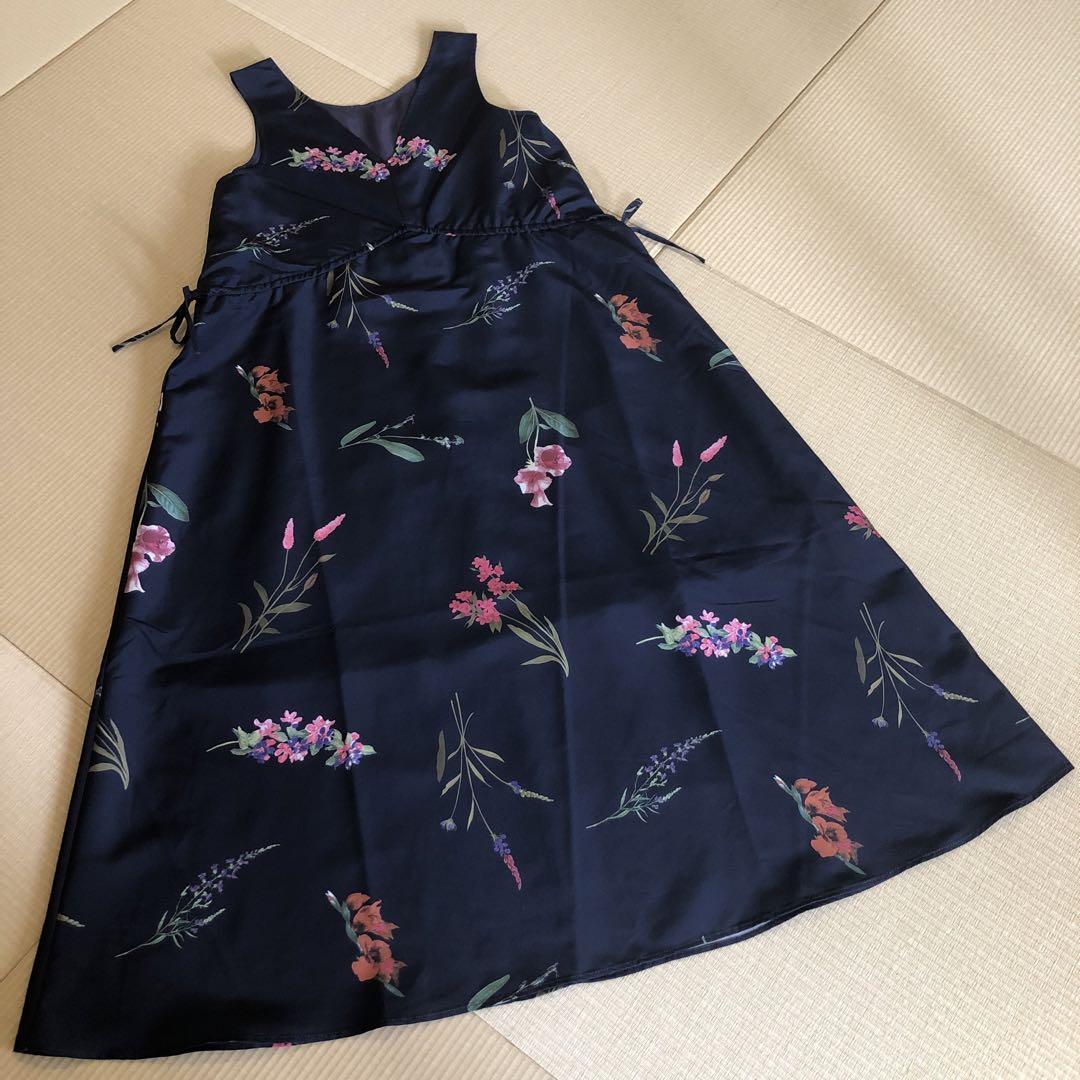 新品❣️Vネックワンピース