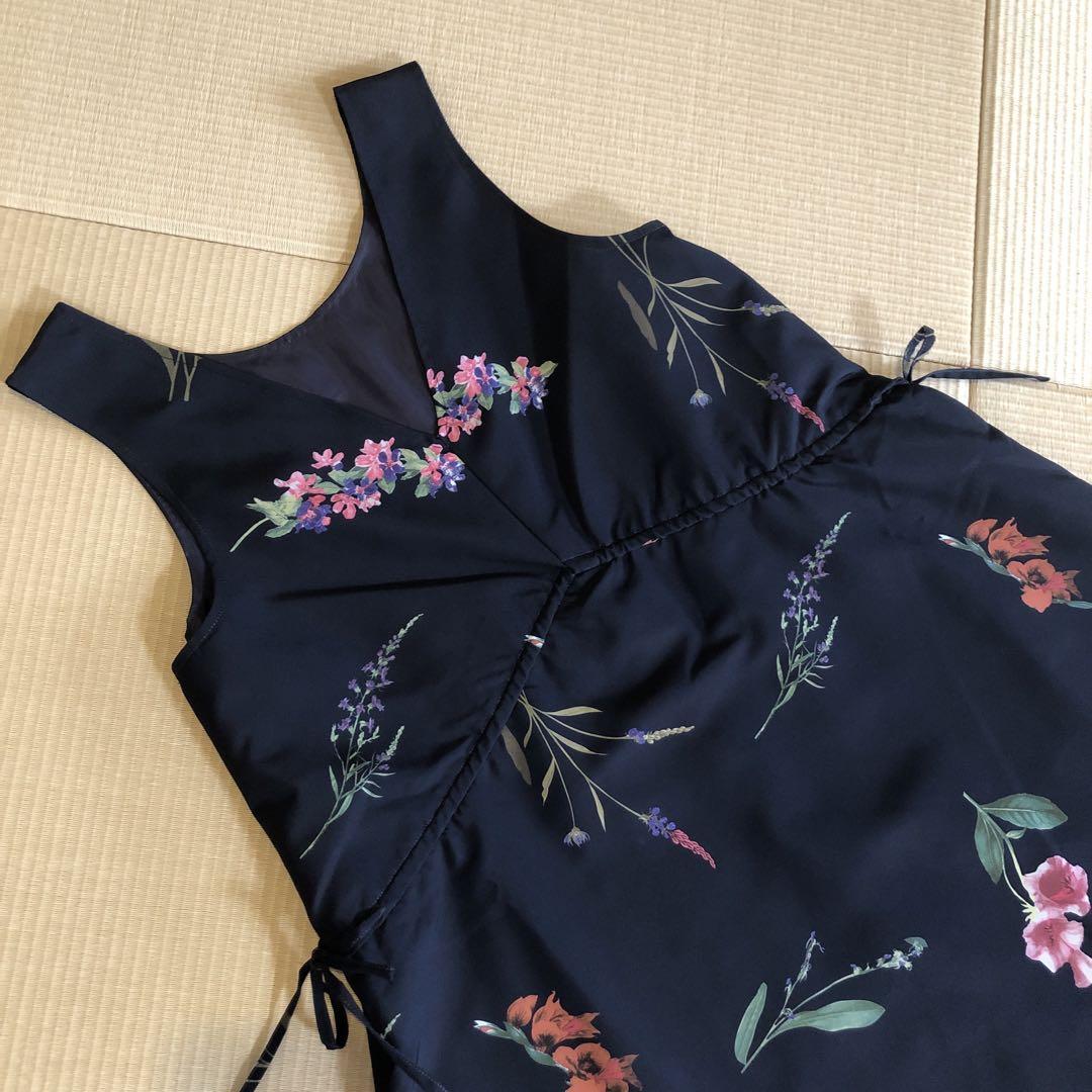 新品❣️Vネックワンピース