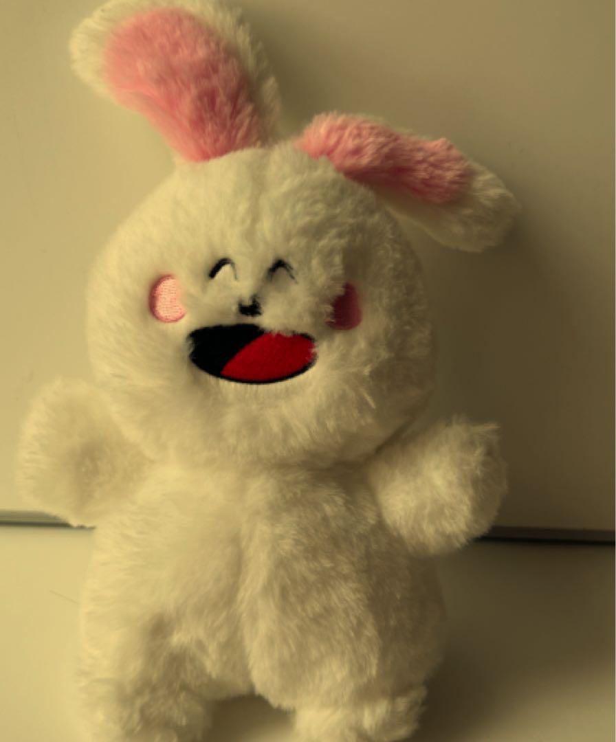 ウサギのぬいぐるみ 笑顔