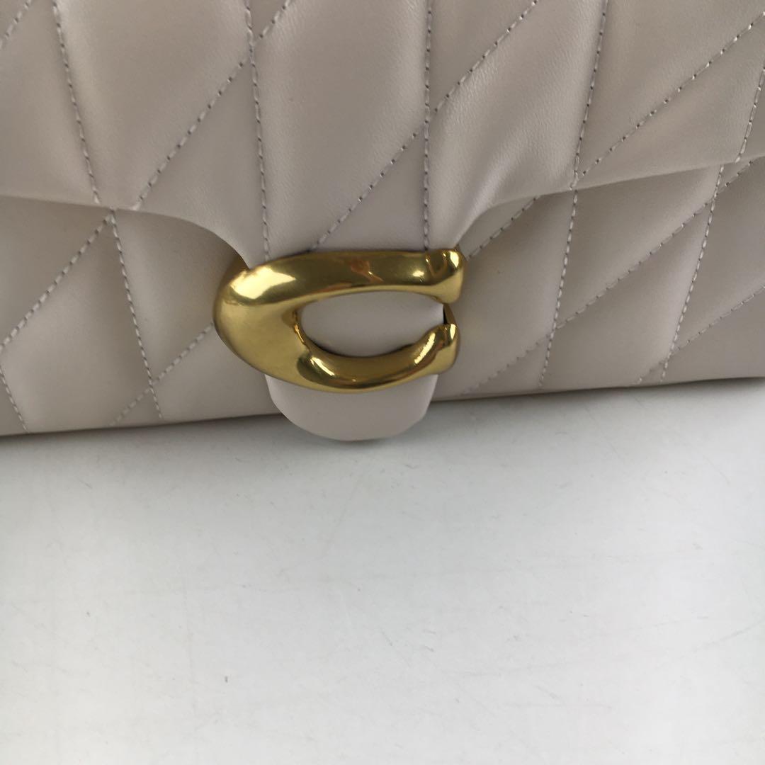 COACH 新作 ホワイト チェーンバッグ