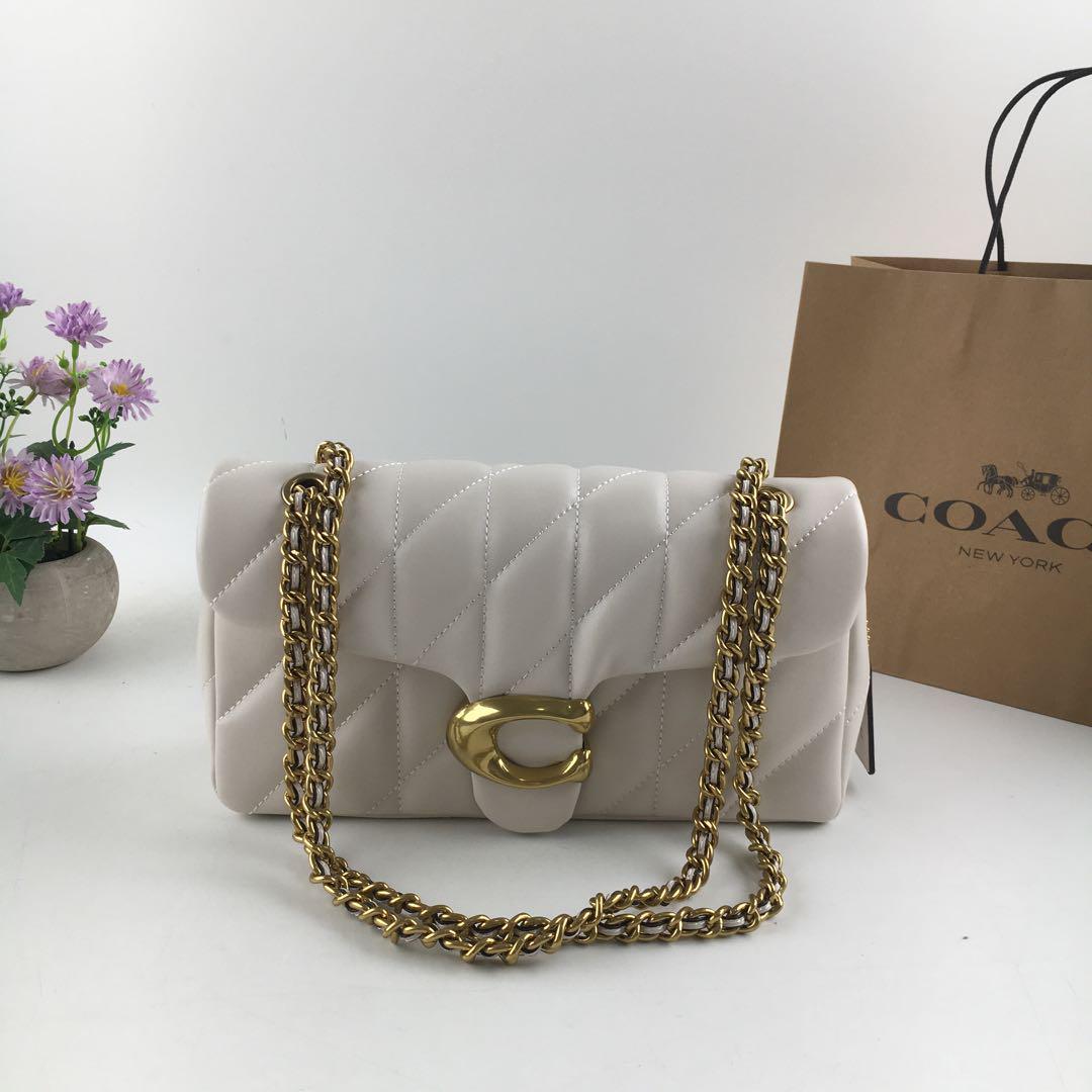 COACH 新作 ホワイト チェーンバッグ