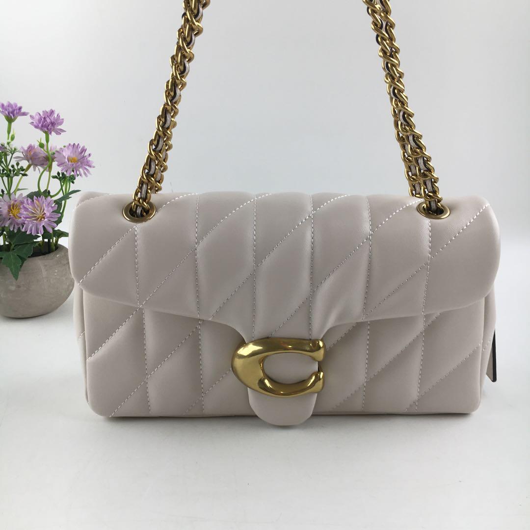 COACH 新作 ホワイト チェーンバッグ