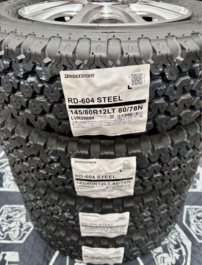 ⑱軽トラ・箱バン用の新品ゴツゴツタイヤと中古ホイールとナット付き