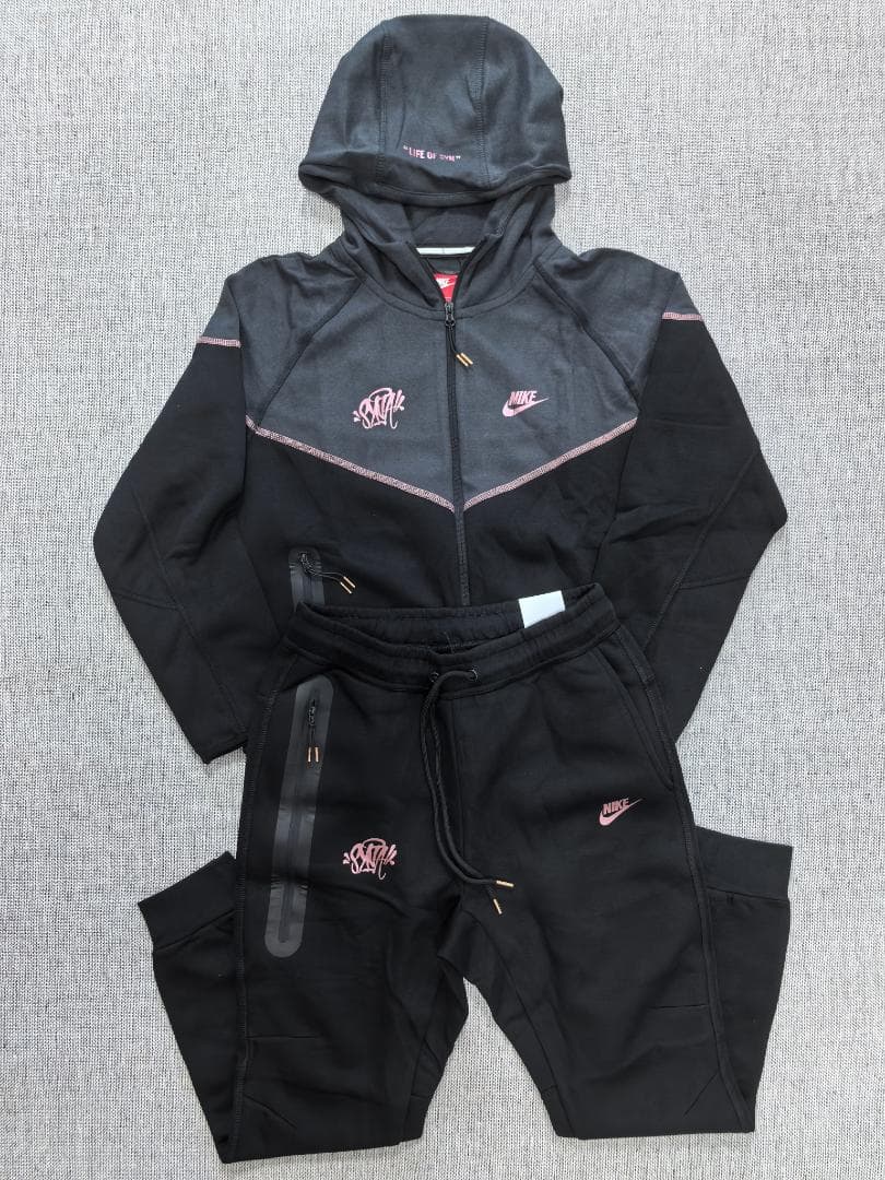 Nike × Syna World コラボレーション セットアップ