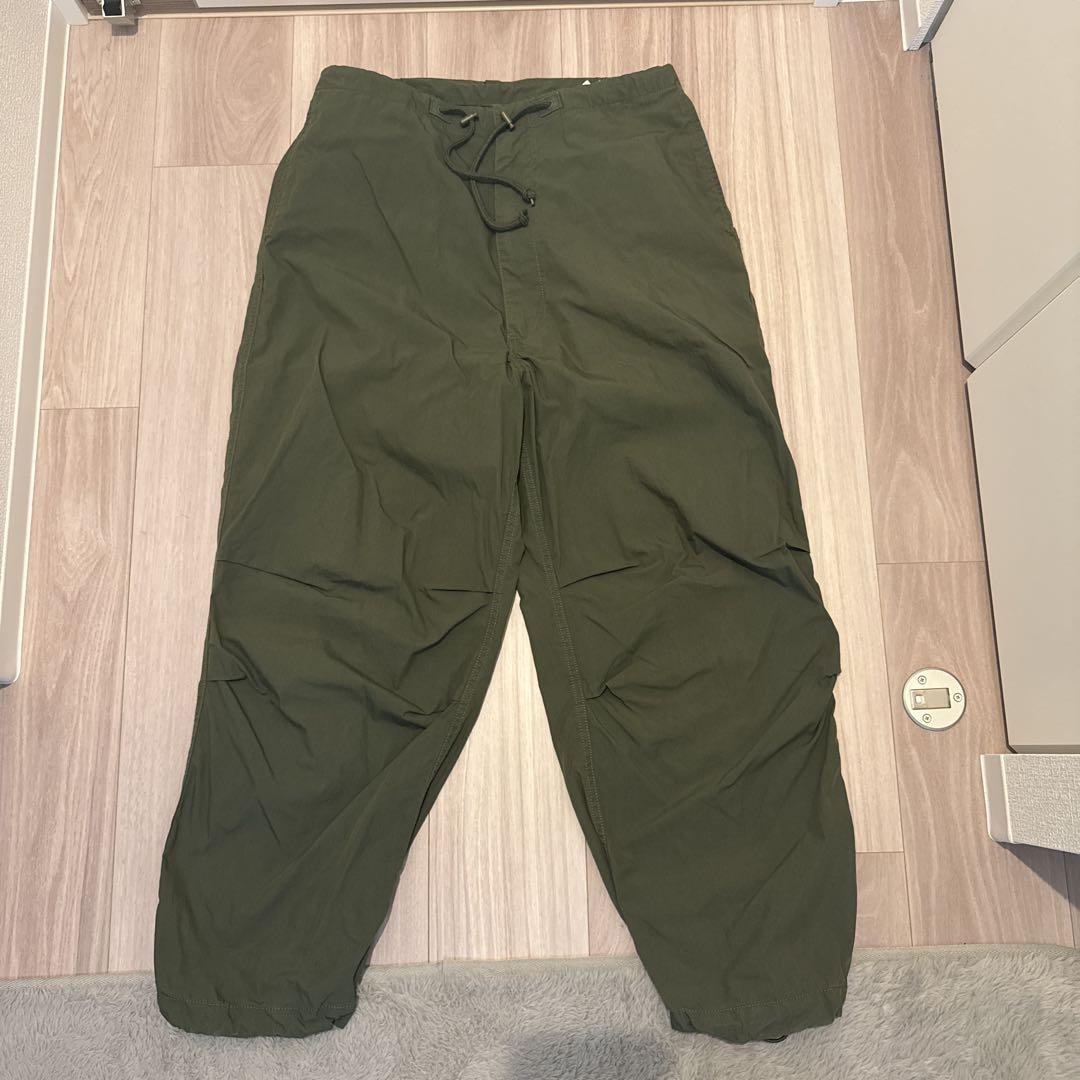 オリーブグリーン アウトドアパンツ