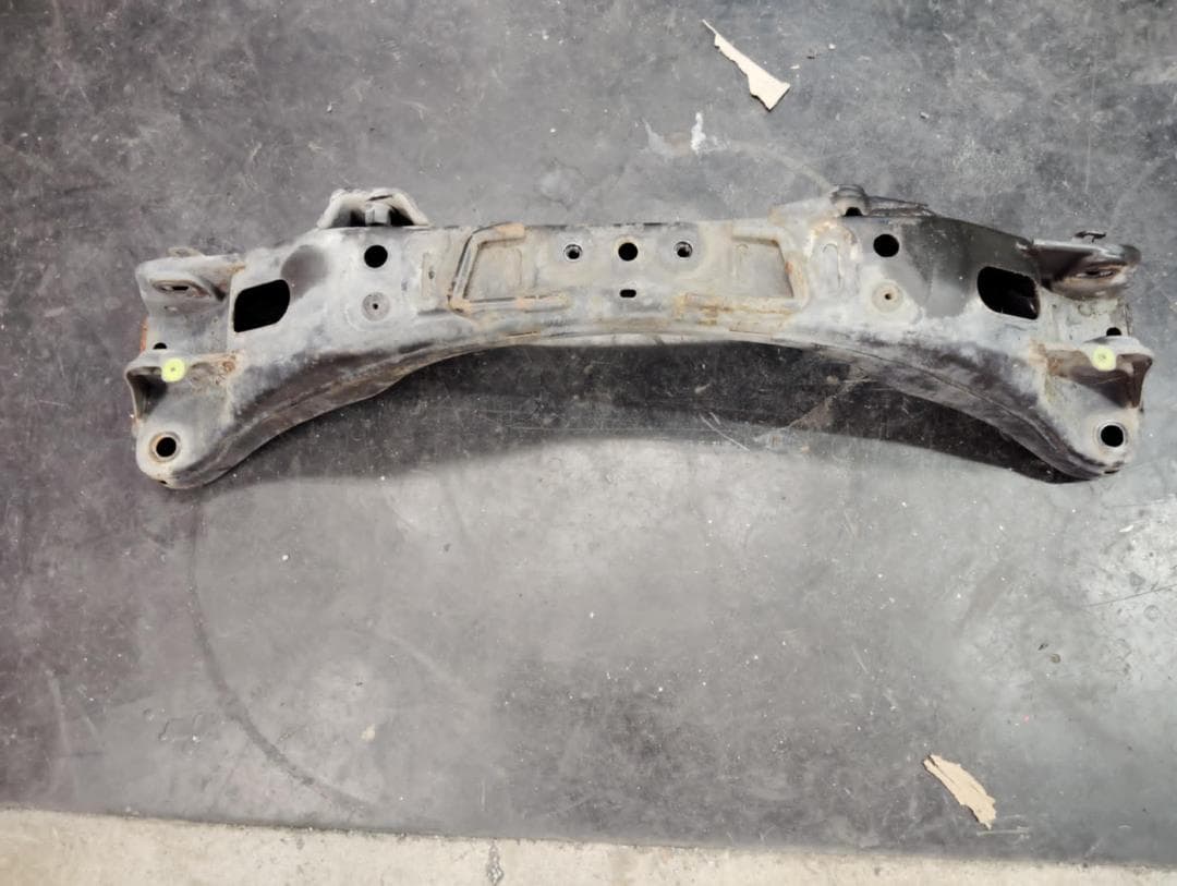 アルテッツァ SXE10 1GF-FE用 エンジンメンバー　クラック・凹み無