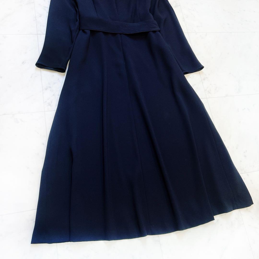 美品 23区 洗える ノーブルバックサテンジョーゼット ワンピース ネイビー 美品 23区 洗える ノーブルバックサテンジョーゼット ワンピース ネイビー