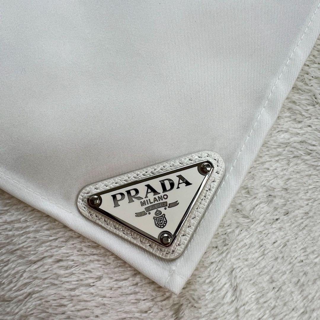未使用 プラダ PRADA 三角ロゴ フーラード スカーフ 白 ナイロン