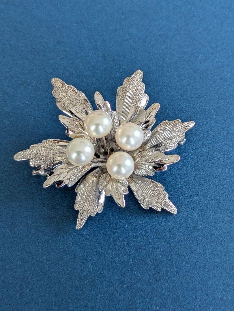 本当に信頼出来る店 美品】SILVERブローチ 本真珠装飾 メルカリ - アクセサリー