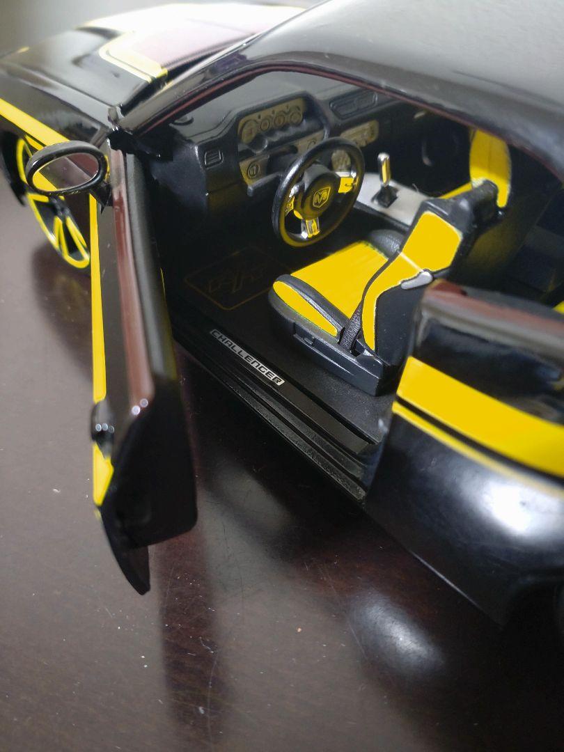 ミニカー MAISTO DODGE CHALLENGER 2006 PRO-RODZ