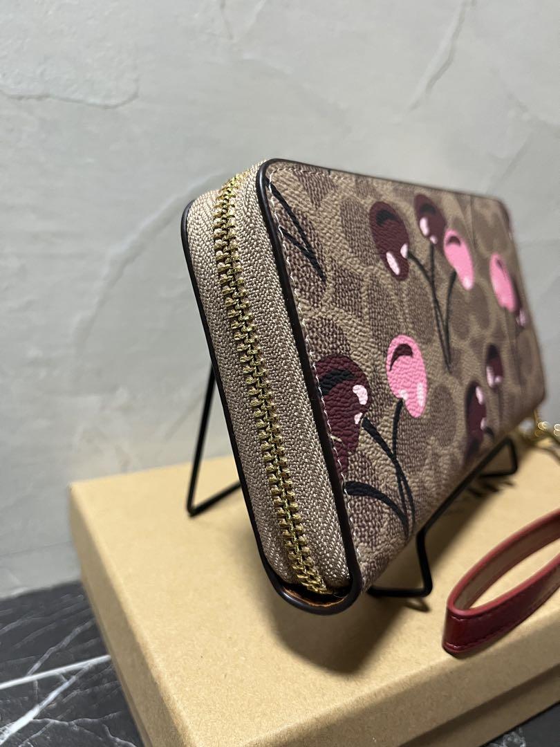 ☆新品未使用☆COACH 長財布 さくらんぼ ベージュ チェリー デ シグネチャ